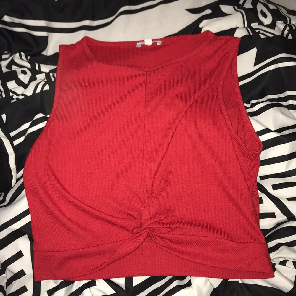 CROP KNOT RED SHIRT